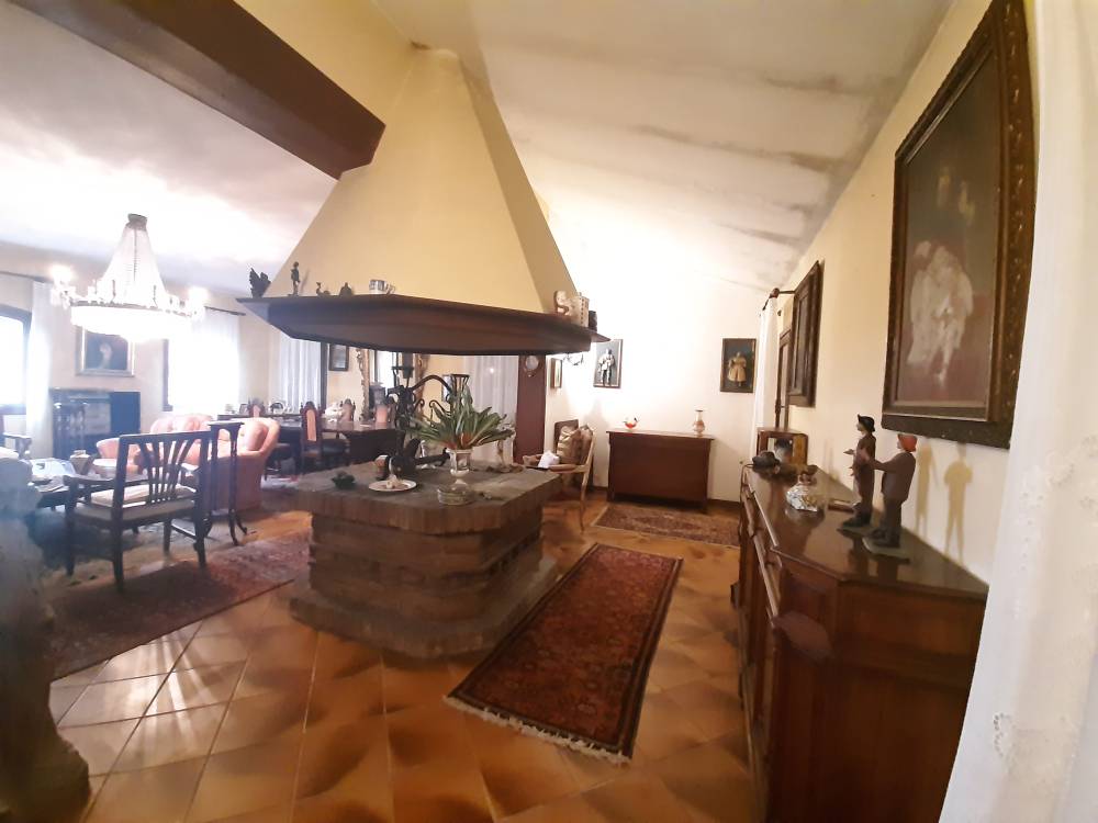 DETTAGLI CAMINO - Rustico a SAN DONA' DI PIAVE in vendita - Rif.: 2407