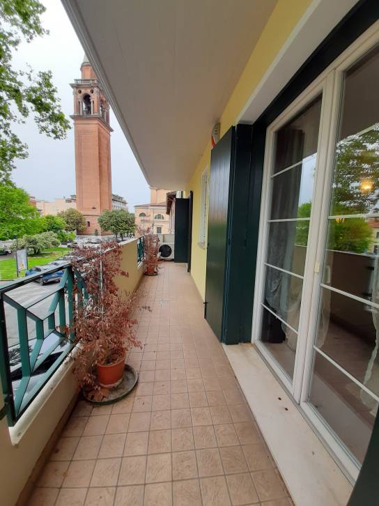 terrazzo lato piazza Rizzo - Appartamento 3 camere a SAN DONA' DI PIAVE zona CENTRO in vendita - Rif.: 2409