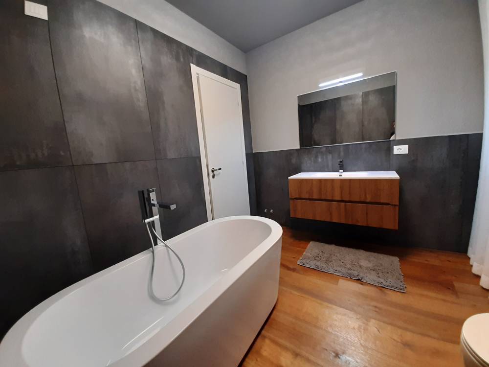 bagno con vasca piano intermedio - Casa singola a SAN DONA' DI PIAVE zona S.LUCA in vendita - Rif.: 2338