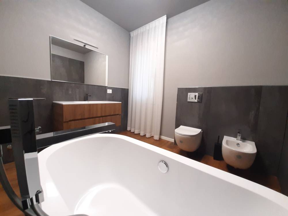bagno con vasca piano intermedio - Casa singola a SAN DONA' DI PIAVE zona S.LUCA in vendita - Rif.: 2338