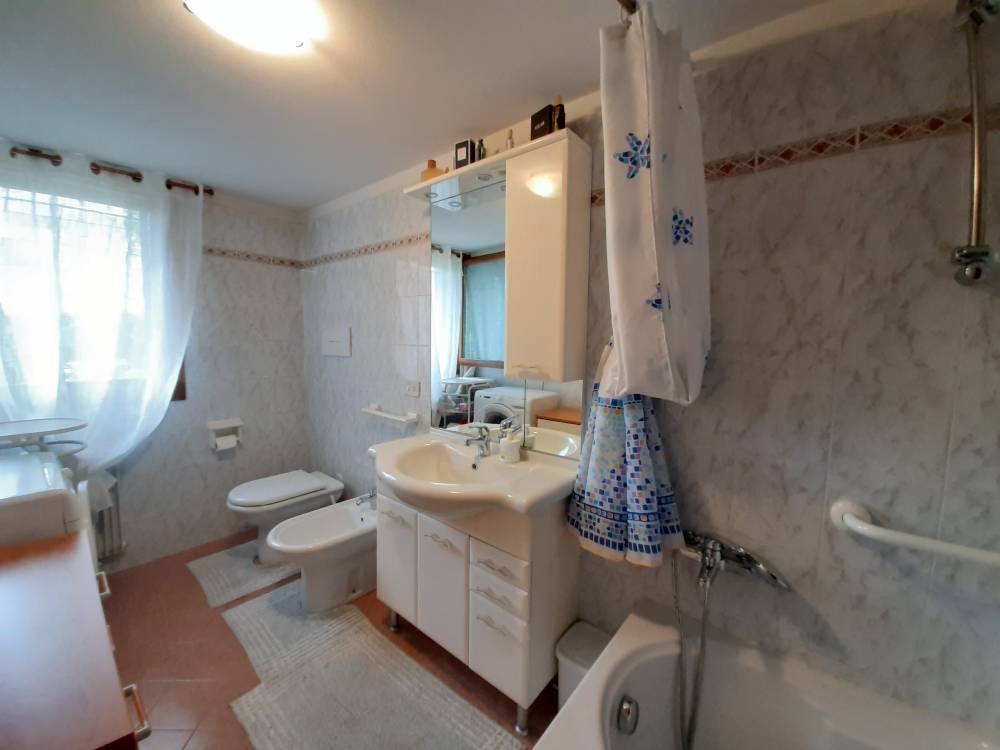bagno lavanderia piano terra - Casa a schiera 3 camere a SAN DONA' DI PIAVE zona ISTITUTI in vendita - Rif.: 2426