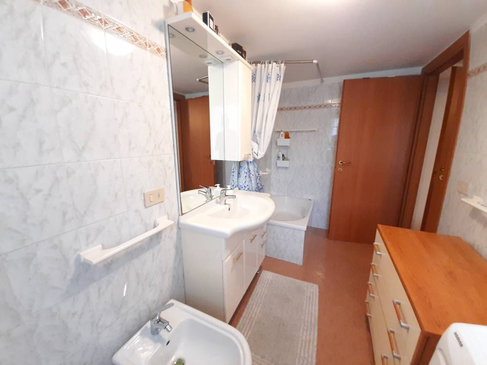 bagno lavanderia piano terra - Casa a schiera 3 camere a SAN DONA' DI PIAVE zona ISTITUTI in vendita - Rif.: 2426
