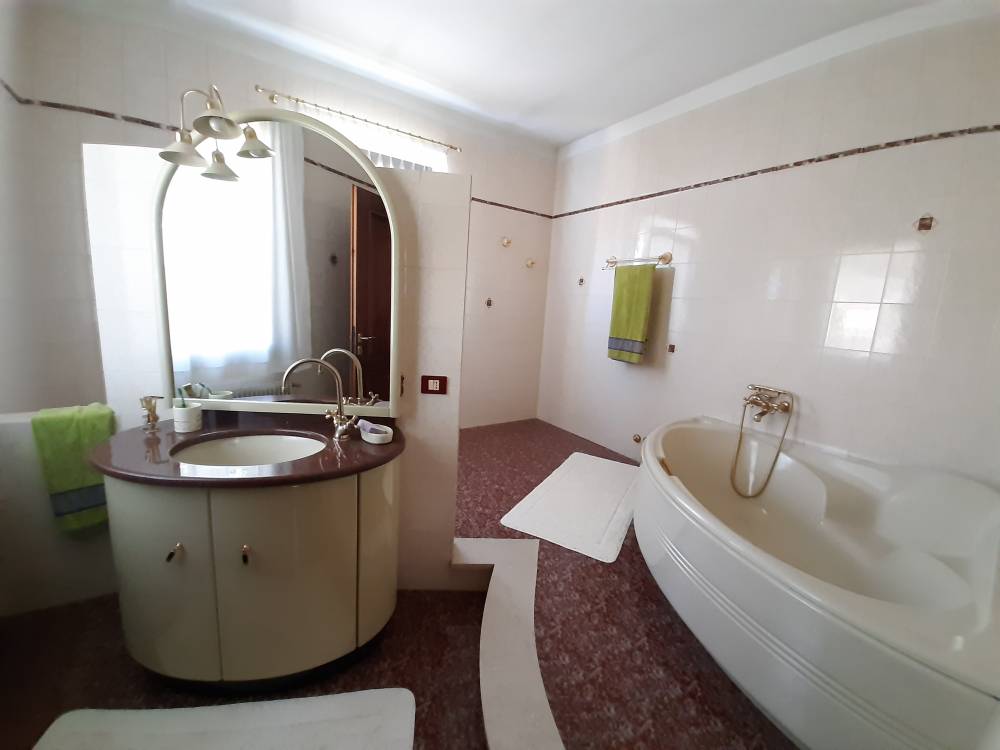 bagno - Casa singola a SAN DONA' DI PIAVE in vendita - Rif.: 2427