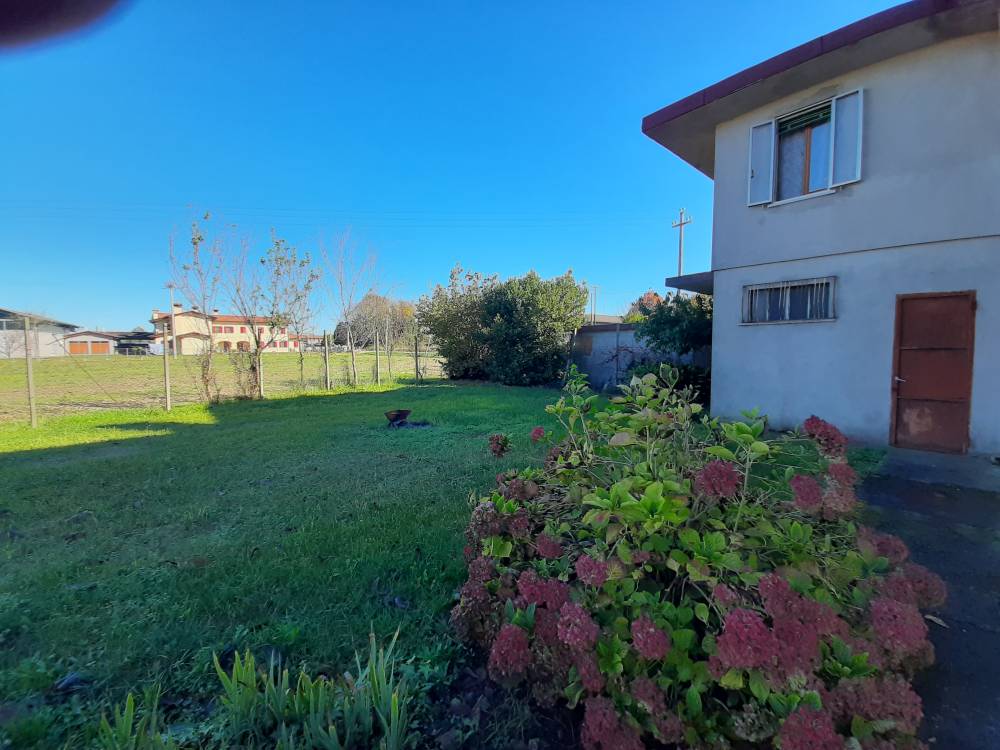 ESTERNO - Bivilla a SAN DONA' DI PIAVE zona LOCALITA' PALAZZETTO in vendita - Rif.: 2449