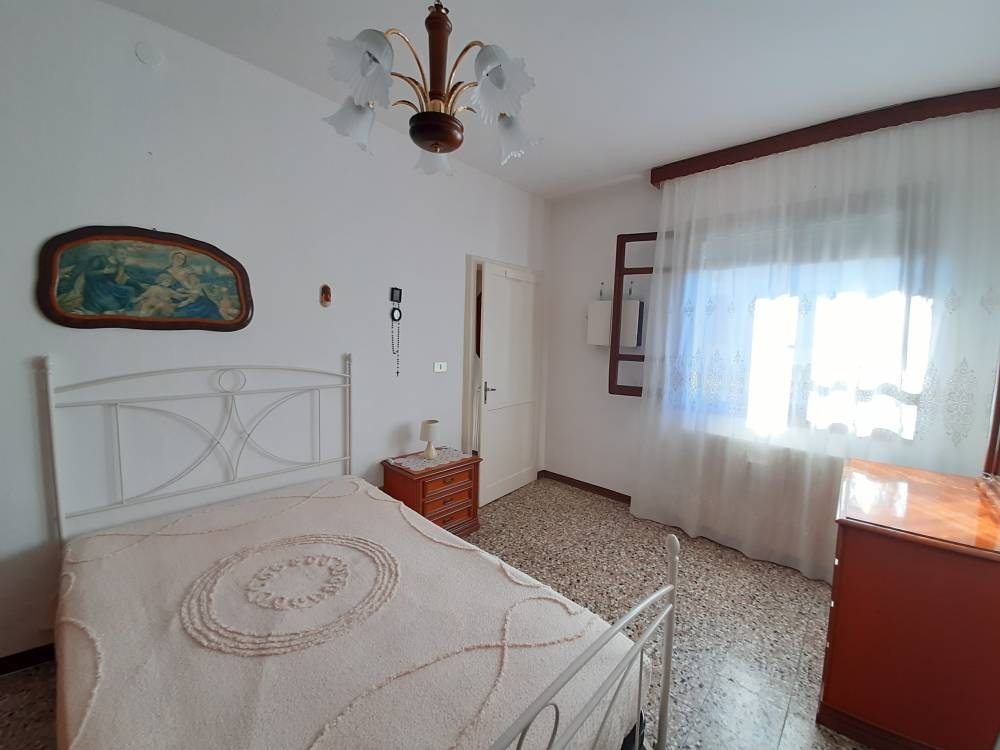CAMERA MATRIMONIALE P1 - Bivilla a SAN DONA' DI PIAVE zona LOCALITA' PALAZZETTO in vendita - Rif.: 2449