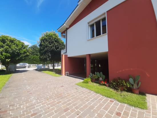 Esterno lato garage - Casa singola MUSILE DI PIAVE zona CENTRO in vendita - Rif.: 2419